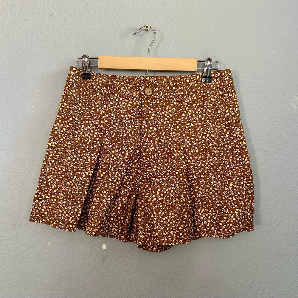 Cider Floral Pleated Shorts